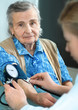 Foto: An elderly women being examined by a doctor An elderly women being examined by a doctor