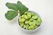 Legumi, fave fresche dell' orto, sgusciate - baccelli