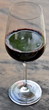 un verre de vin rouge