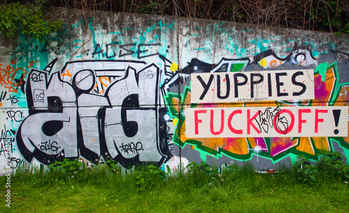 Foto: Yuppies fuck off! Yuppies fuck off!