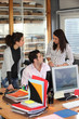 Collègues Au Bureau