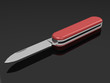 Couteau suisse sur sol noir