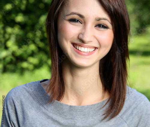 Foto: Happy girl outdoor Happy girl outdoor