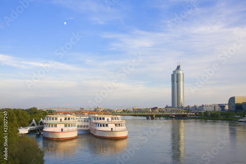 Photo: Schulschiff / Donau / Wien Schulschiff / Donau / Wien