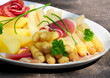 Spargel in Schinken mit Kartoffelspalten Spargel in Schinken mit Kartoffelspalten