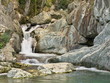 Cascade entre les rochers d'une rivière de Haute Corse Cascade entre les rochers d'une rivière de Haute Corse