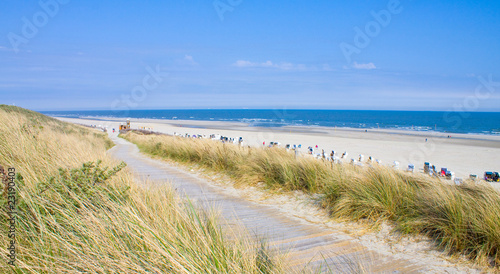 Foto: Idyllischer Tag an der Nordsee im Sommer Idyllischer Tag an der Nordsee im Sommer
