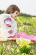 Foto: Little girl and flowers Little girl and flowers