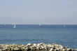 Scogliera con barche a vela