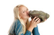 Sexy blondes Teenager-Mädchen mit Frosch