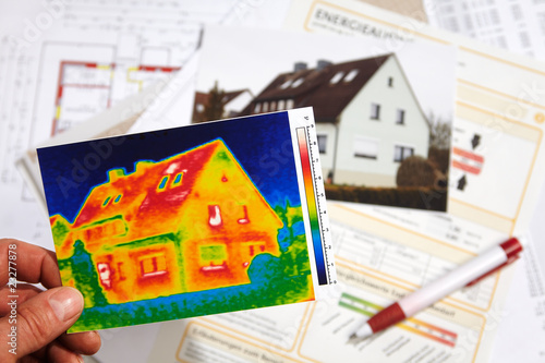 Foto: thermography of a house and Energy Performance Certificate 01 thermography of a house and Energy Performance Certificate 01