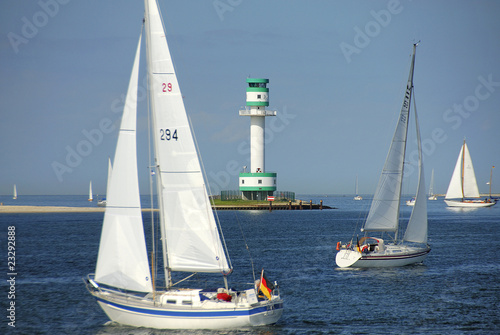 Foto: Segelboote am Leuchtturm Segelboote am Leuchtturm