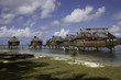 Foto: Water bungalow ruins in Huahine. French Polynesia Water bungalow ruins in Huahine. French Polynesia