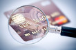 Carte bancaire passée à la loupe