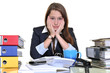 Foto: Junge Frau arbeitet im Büro zwischen Akten Junge Frau arbeitet im Büro zwischen Akten
