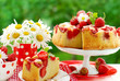Photo : strawberry cake on table in the garden strawberry cake on table in the garden
