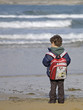Niño con mochila