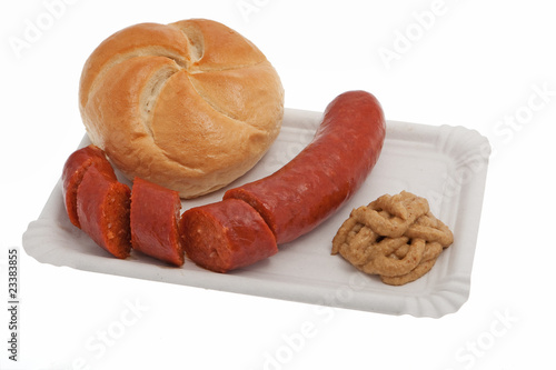 Foto: Heisse Wurst auf Pappteller Heisse Wurst auf Pappteller