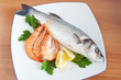 Spigola, gamberi  e limone