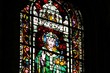 Kirchenfenster in neoromanischer Kirche