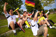 Jubelnde Fußball-Fans