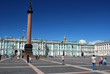 Sur la place du Palais d'Hiver à Saint Petersbourg Sur la place du Palais d'Hiver à Saint Petersbourg