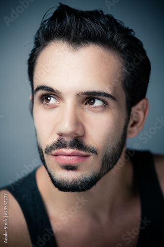 Photo: homme brun beauté mode homme brun beauté mode