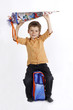Schulanfänger mit Schultüte und Schultasche