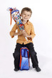 Schulanfänger mit Schultüte und Schultasche