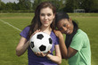 Foto: Befreundete Fussballspielerinnen, multikulturell Befreundete Fussballspielerinnen, multikulturell