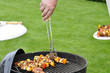 Beim Grillen