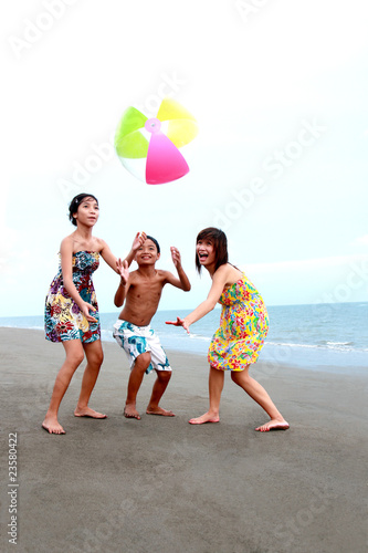 Photo: beach friends beach friends