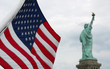 Freiheitsstatue mit Flagge