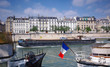 Péniche sur la seine à Paris centre