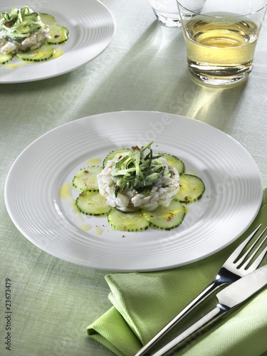 Foto: tartare de poisson et spaghettis de concombre tartare de poisson et spaghettis de concombre