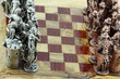 échiquier bois et figurines en métal échiquier bois et figurines en métal