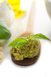 pesto over spoon -cucchiaio con pesto