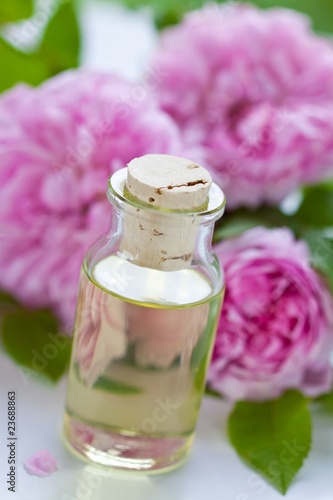 Foto: Fragrant rose oil Fragrant rose oil