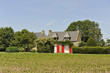 Maison aux volets rouges