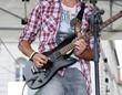 guitariste rock à la fête de la musique