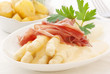 Spargel mit Kartoffel und Schinken