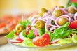 Grüner Salat mit Schinken und Oliven Grüner Salat mit Schinken und Oliven