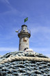 phare et filets de pêche
