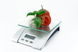waage mit tomate basilikum pilz