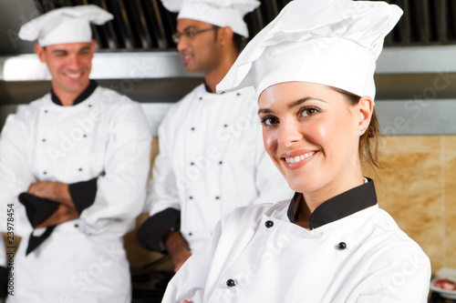 Foto: pretty baker with colleagues pretty baker with colleagues