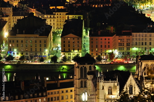 quai saint antoine, saone et centre ville de lyon en france