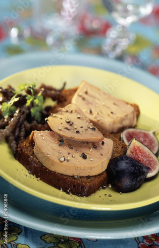 Photo: foie gras duo on gingerbread foie gras duo on gingerbread