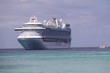 Kreuzfahrtschiff vor den Bahamas