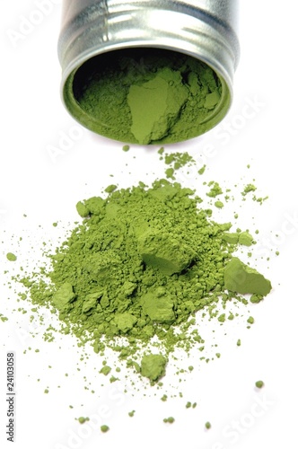 Photo: Matcha Teepulver mit Dose Matcha Teepulver mit Dose