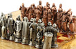 figurines sur échiquier, fond blanc figurines sur échiquier, fond blanc